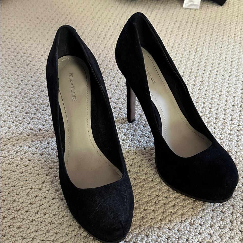 Pour La Victoire Classic Black Heels